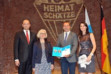 Heimatminister Albert Füracker und Kunstministerin Prof. Dr. med. Marion Kiechle prämieren 100 Heimatschätze
